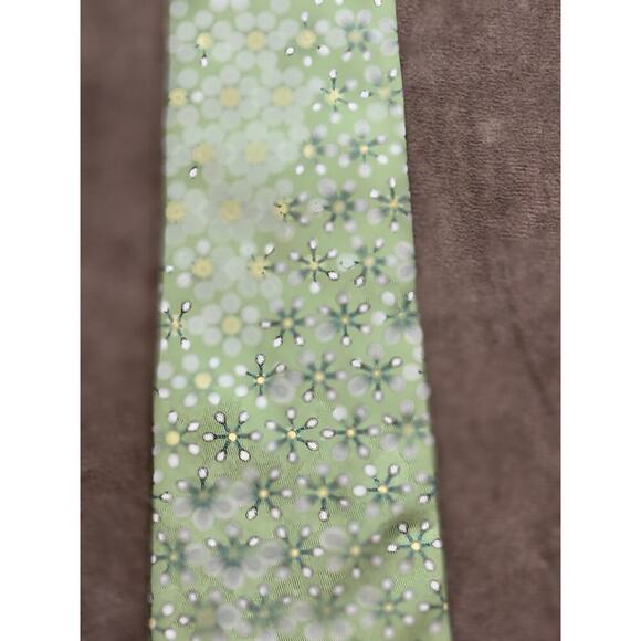 Vineyard‎ Vines 100% Silk Tennis Print Tie Green Ball Racket Martha's Vineyard - Picture 1 of 3